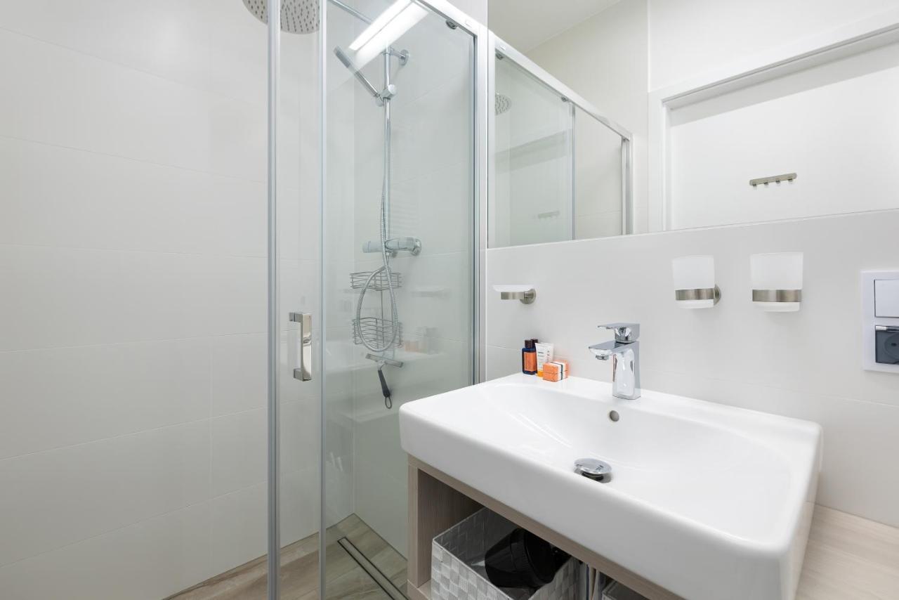 Platinium Apartment By Renters Prestige Rewal Exterior foto